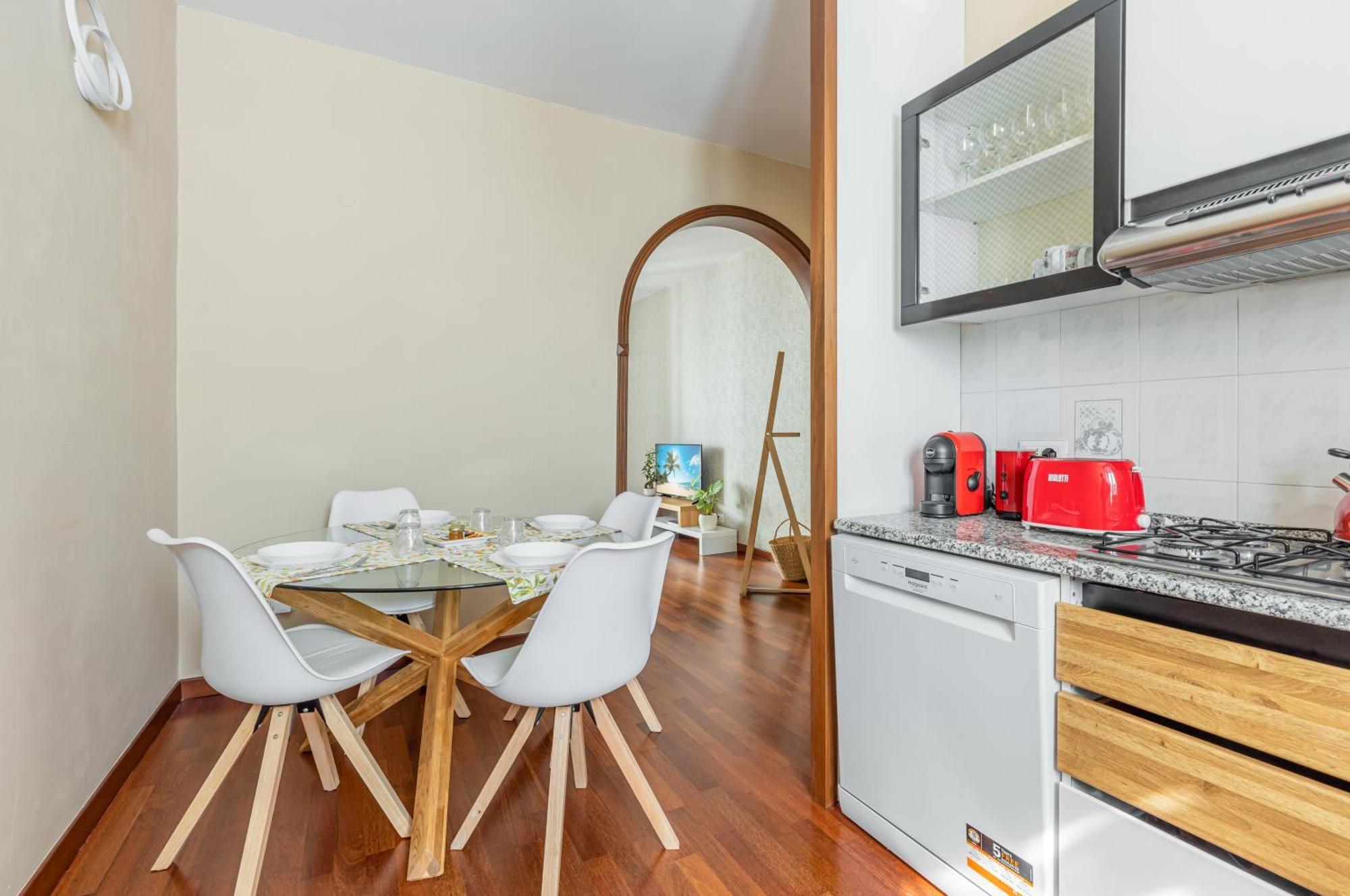 Apartment Flat With Balcony *