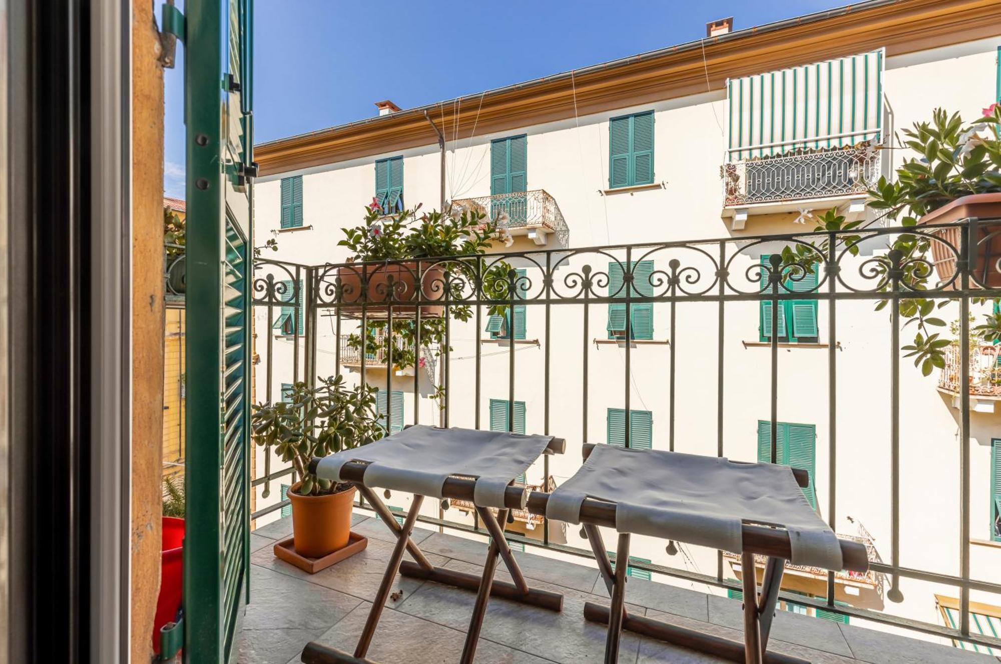 Apartment Flat With Balcony